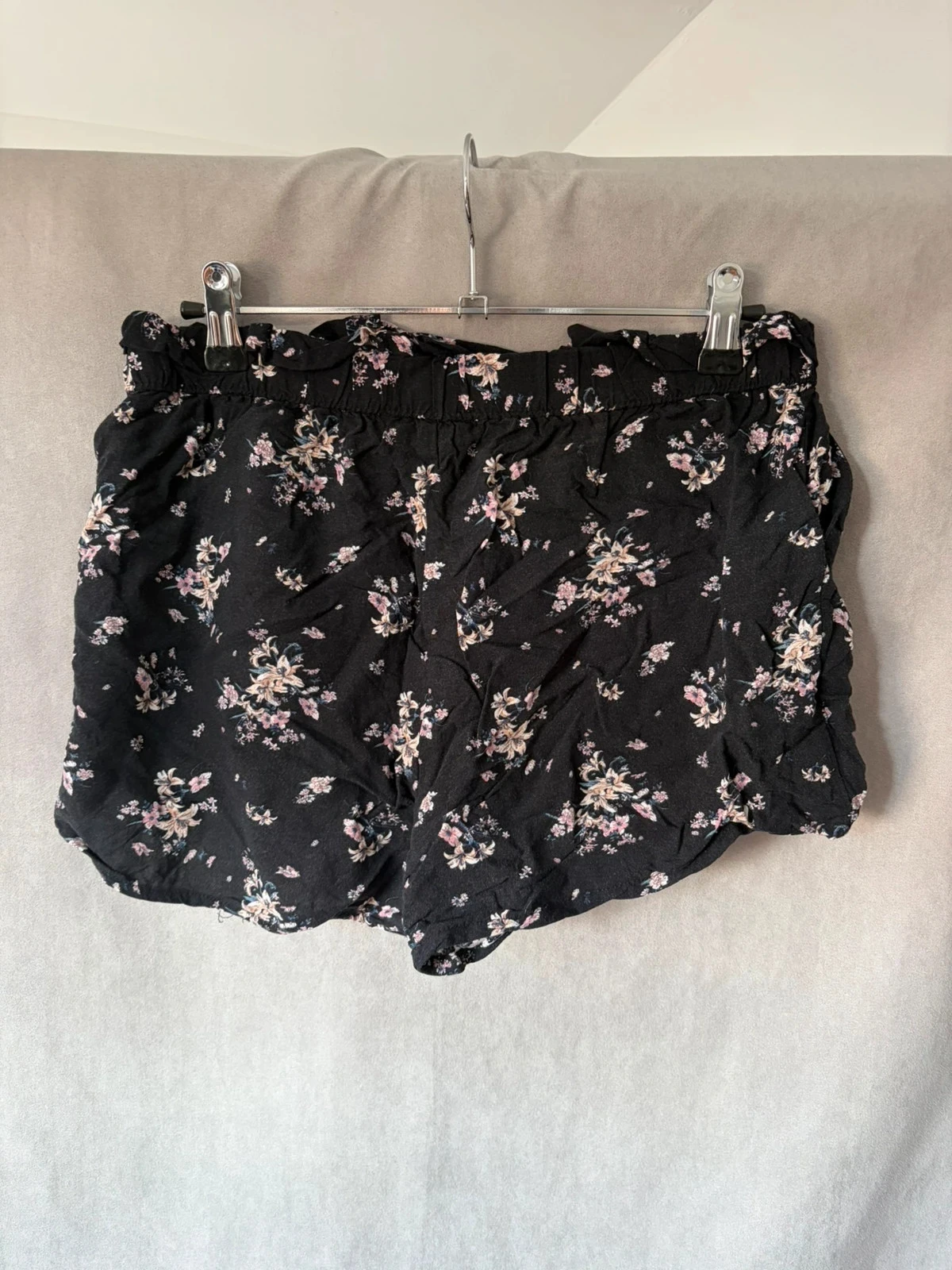 Floral black shorts size M – photo 4